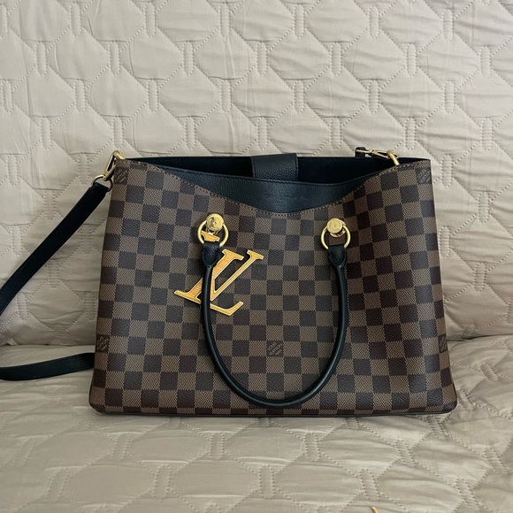 Louis Vuitton Riverside - Picture 6 of 9